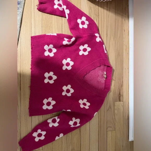 Pink and white flower sweater - Picture 1 of 1